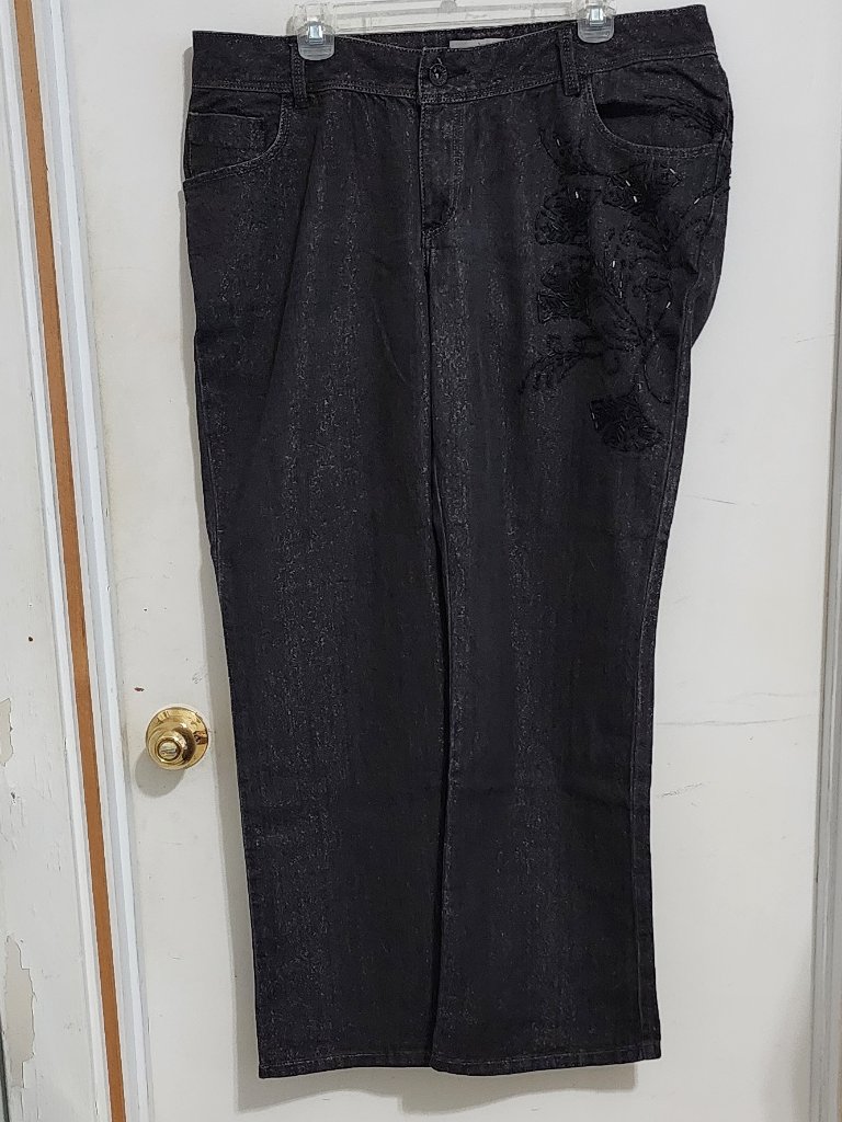 Venezia, Ladies Decorated Jean, Size 18 Reg.